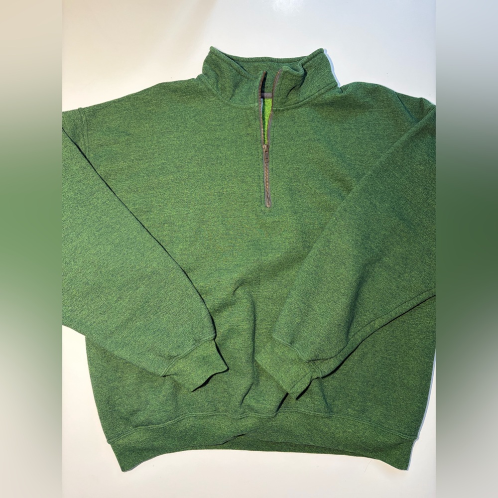 Gildan Men's Zip-Up Sweater in Green